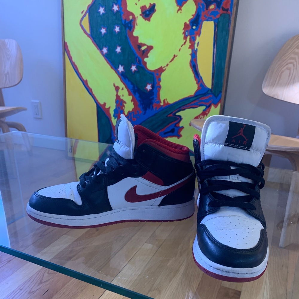 Nike Air Jordan sneakers Black Gym Red Mid G’s 7.5